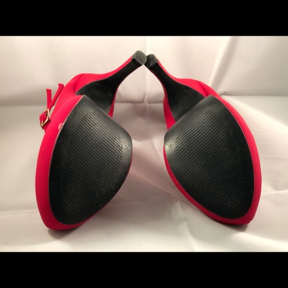 Classic Red Pumps - Picture 3 of 7